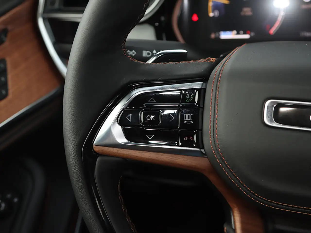 Jeep Grand Cherokee photo Jeep Grand Cherokee