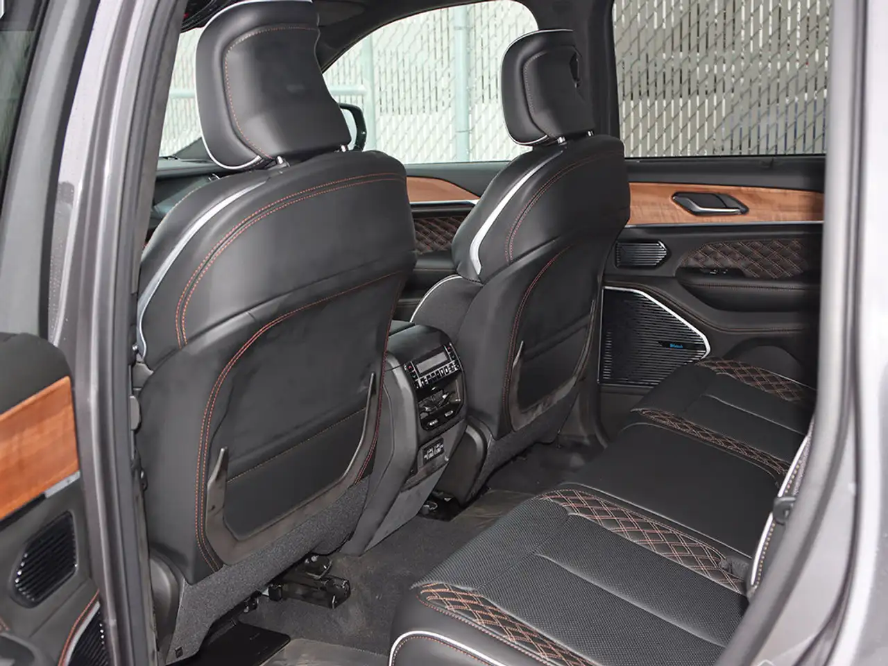 Jeep Grand Cherokee photo Jeep Grand Cherokee