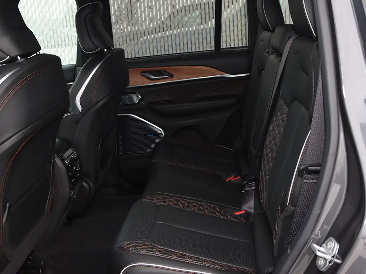 Jeep Grand Cherokee photo Jeep Grand Cherokee