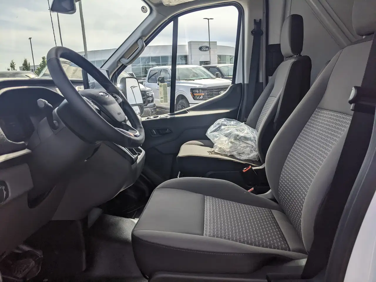 Ford Transit Cargo Van снимка Ford Transit Cargo Van