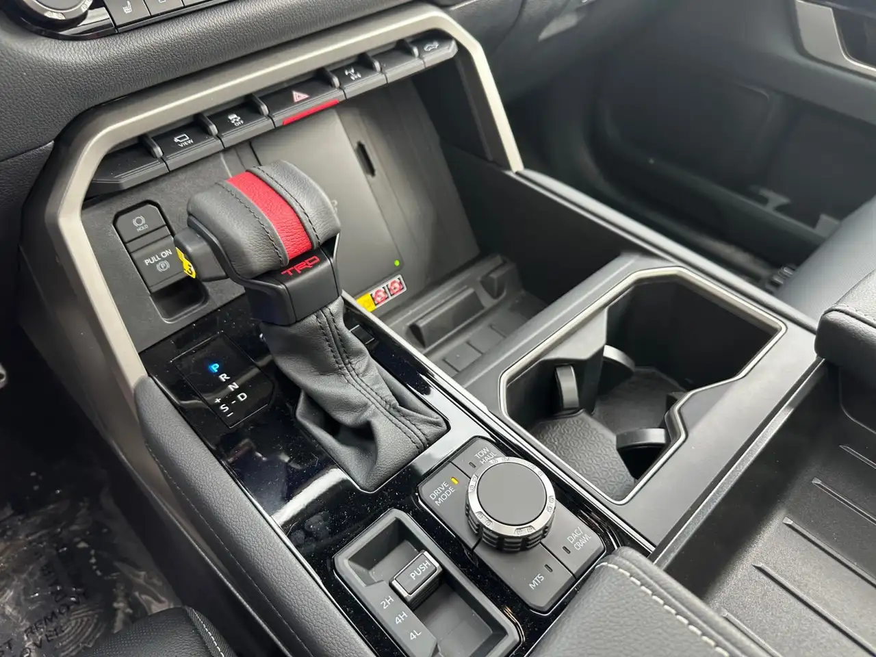 Toyota Tundra снимка Toyota Tundra
