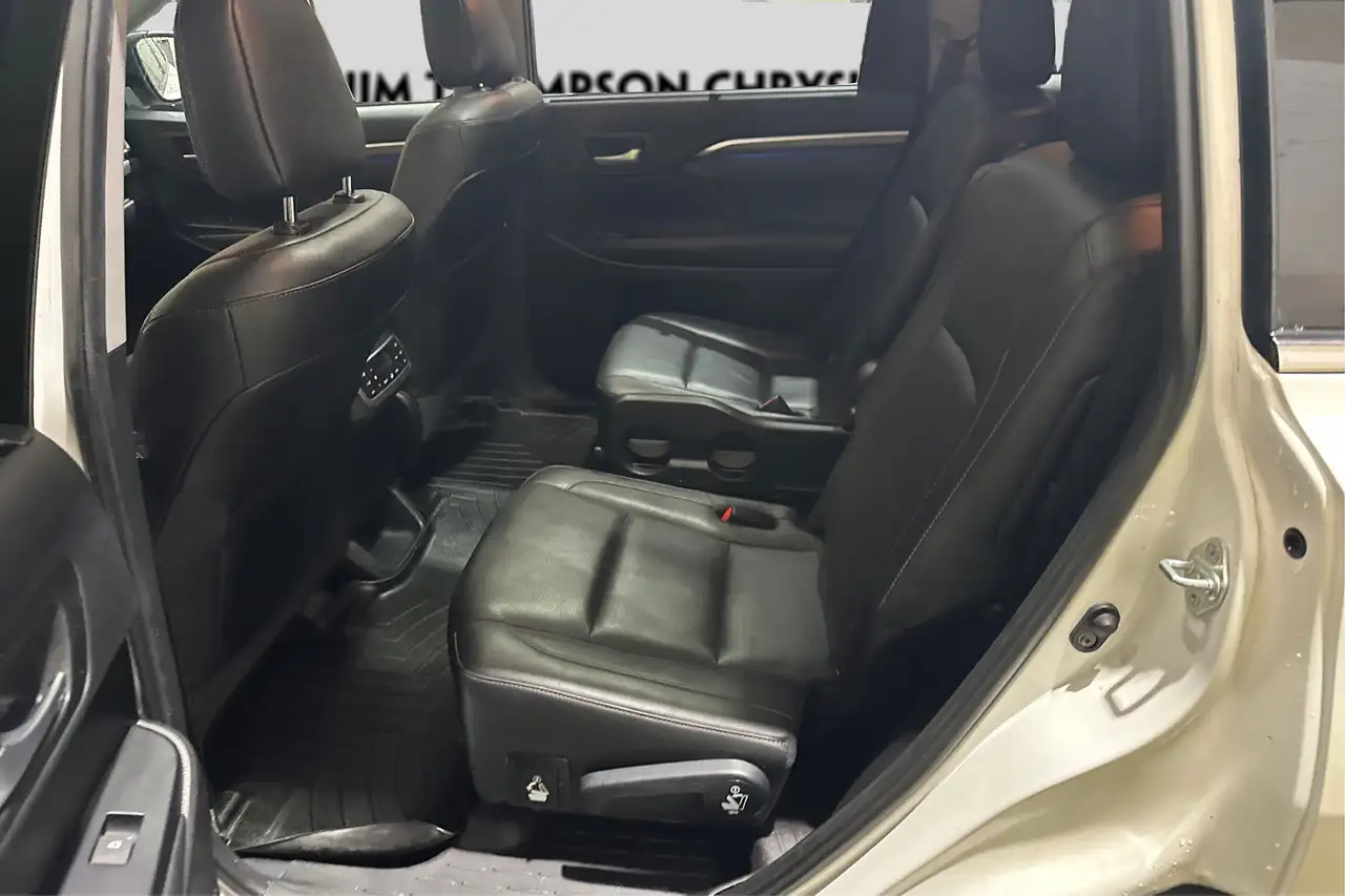 Toyota Highlander снимка Toyota Highlander