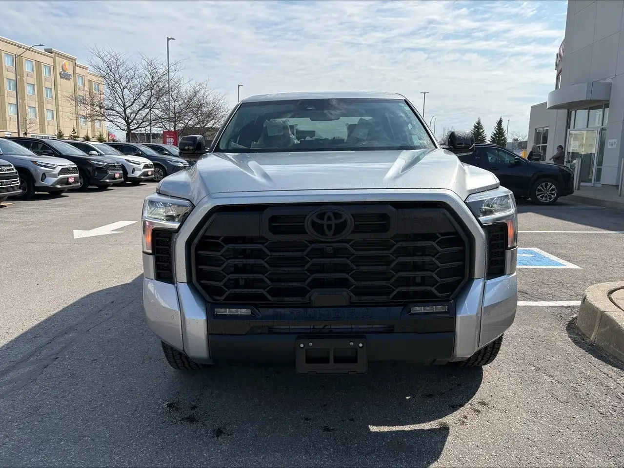 Toyota Tundra снимка Toyota Tundra