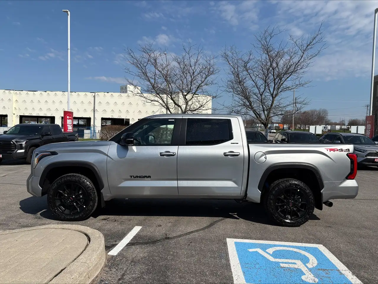 Toyota Tundra снимка Toyota Tundra