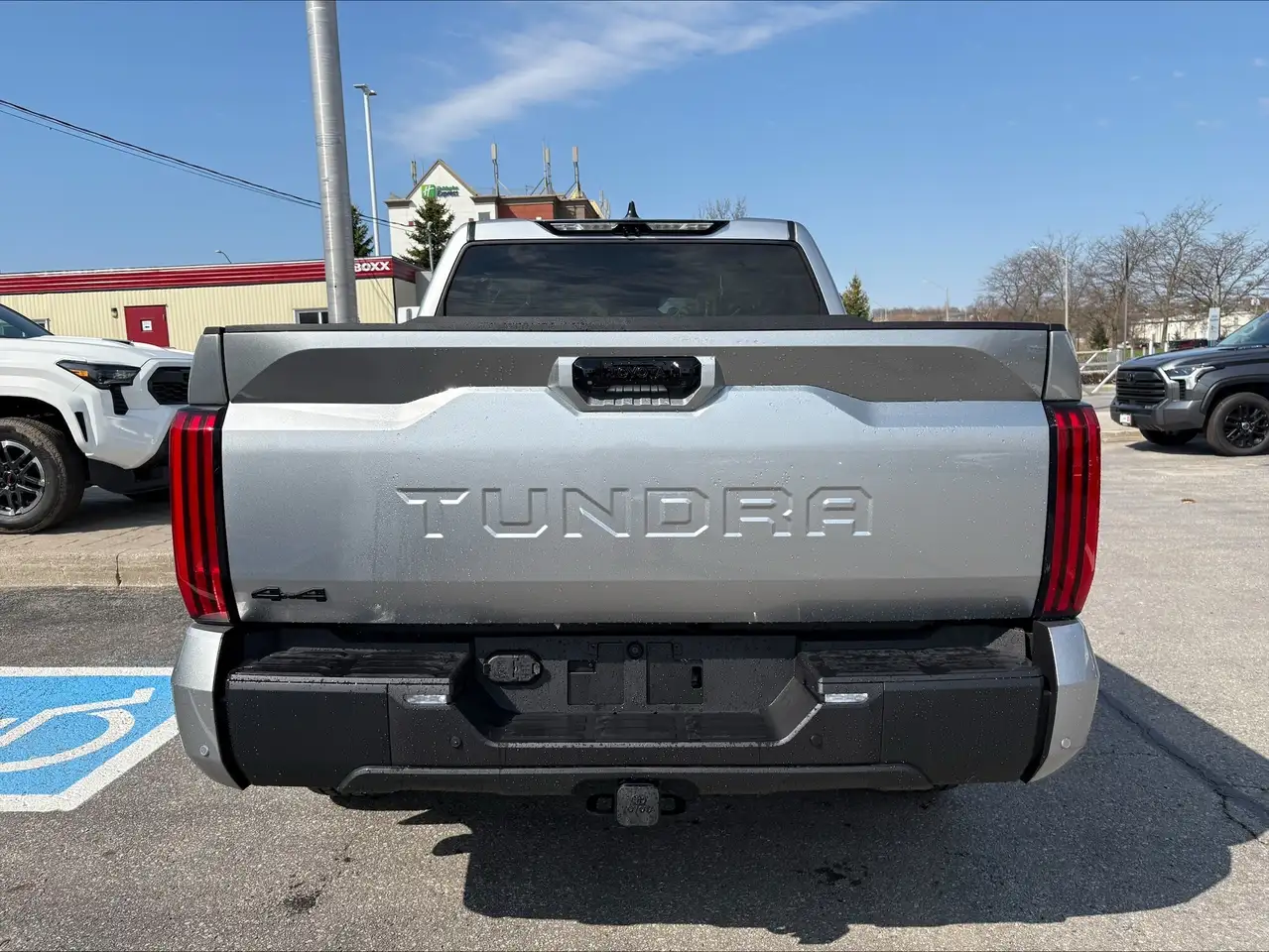 Toyota Tundra снимка Toyota Tundra