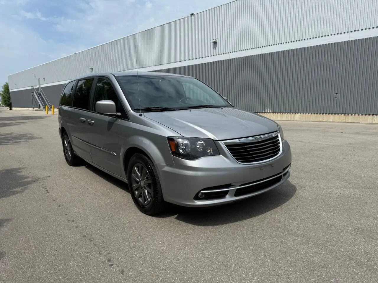 Chrysler Town & Country снимка Chrysler Town & Country