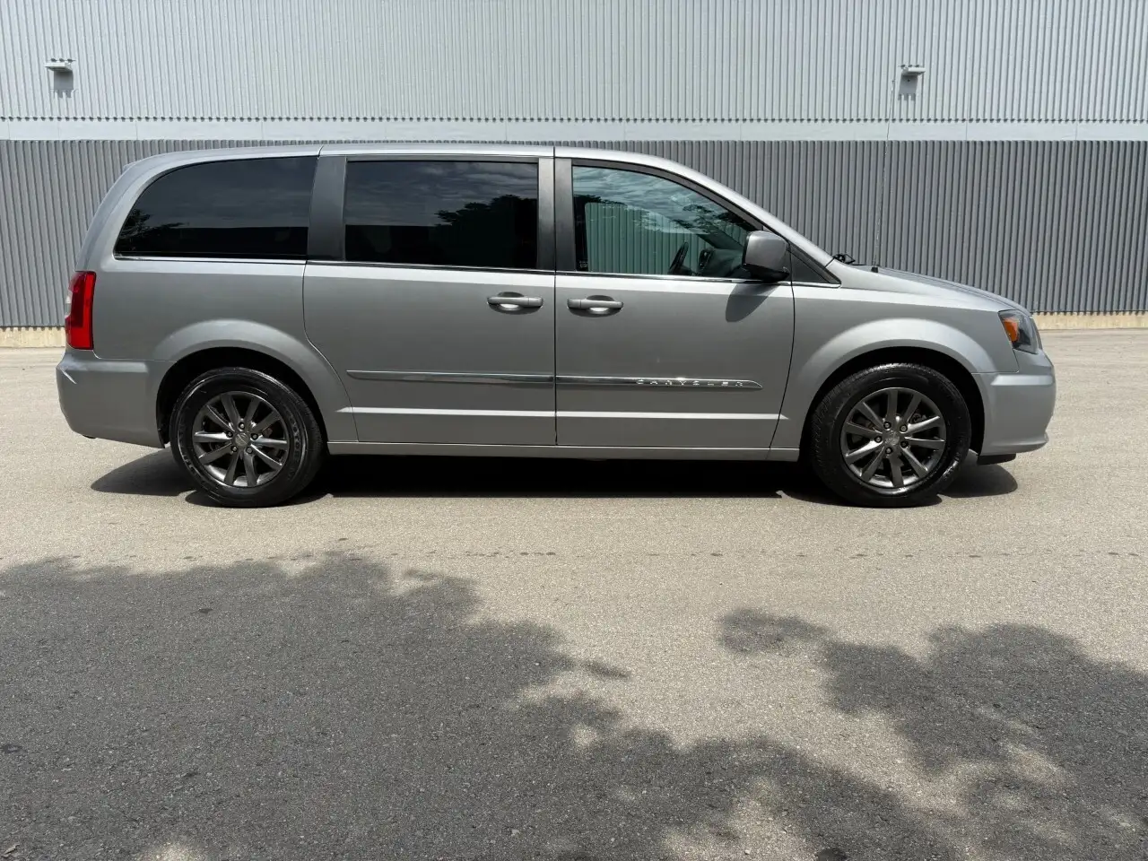 Chrysler Town & Country снимка Chrysler Town & Country