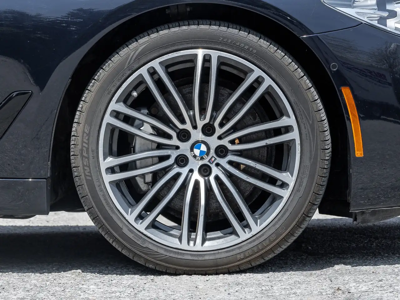 BMW 5 Series photo BMW 5 Series