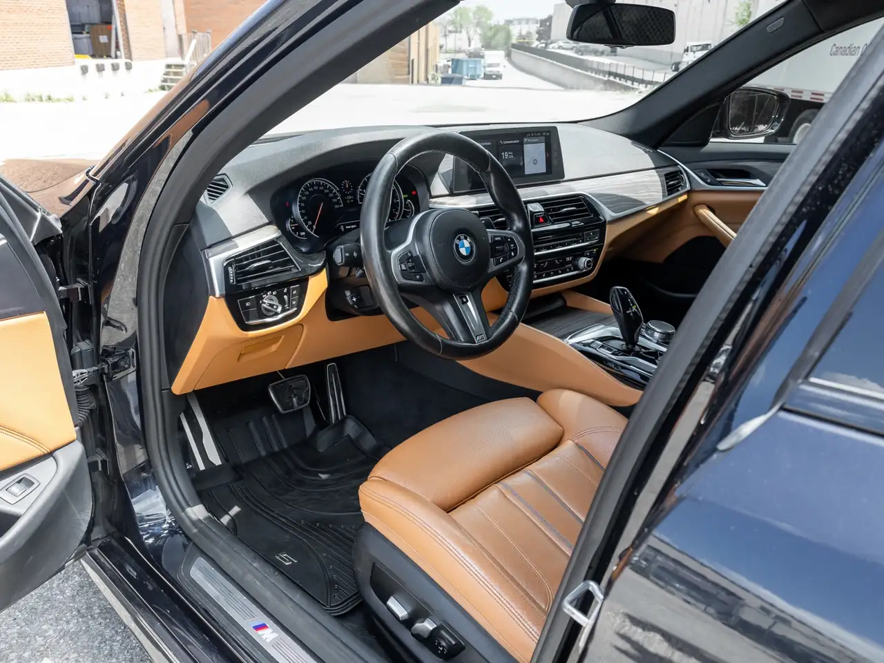 BMW 5 Series photo BMW 5 Series
