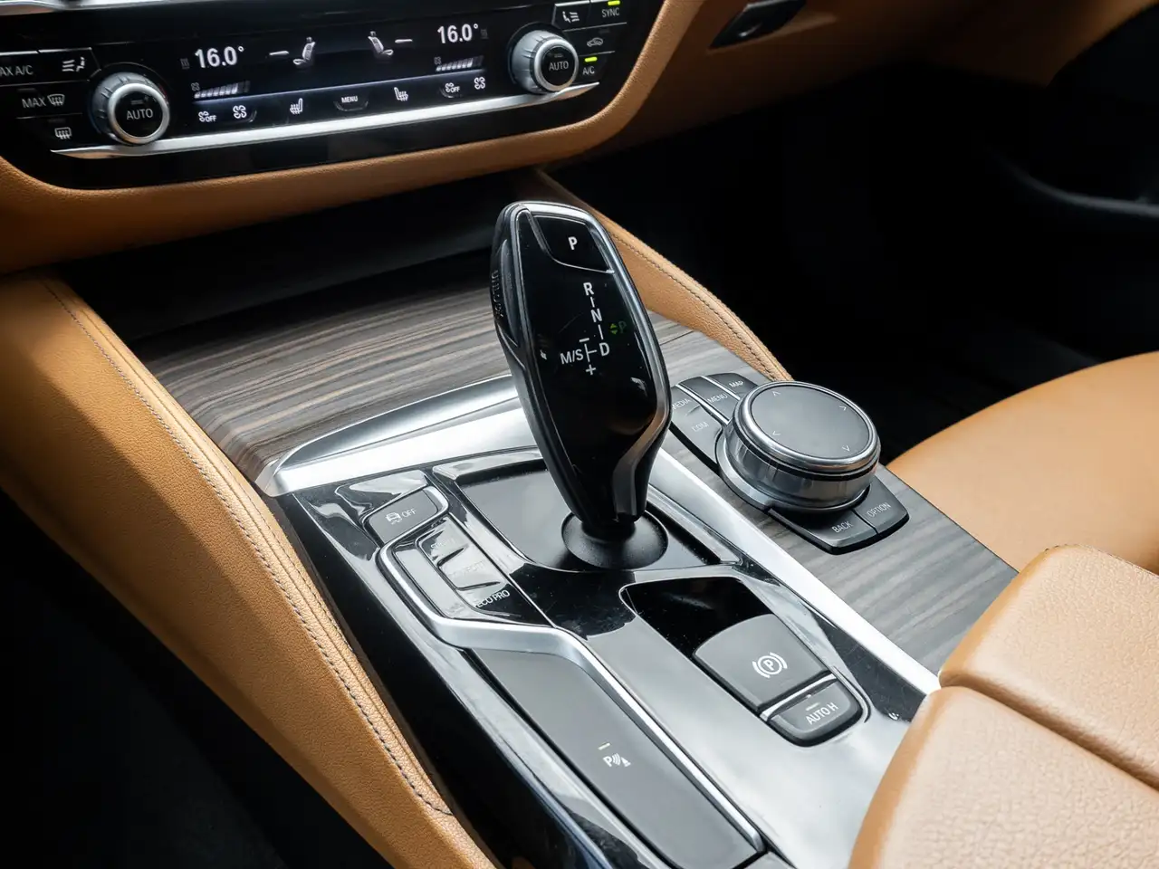 BMW 5 Series photo BMW 5 Series