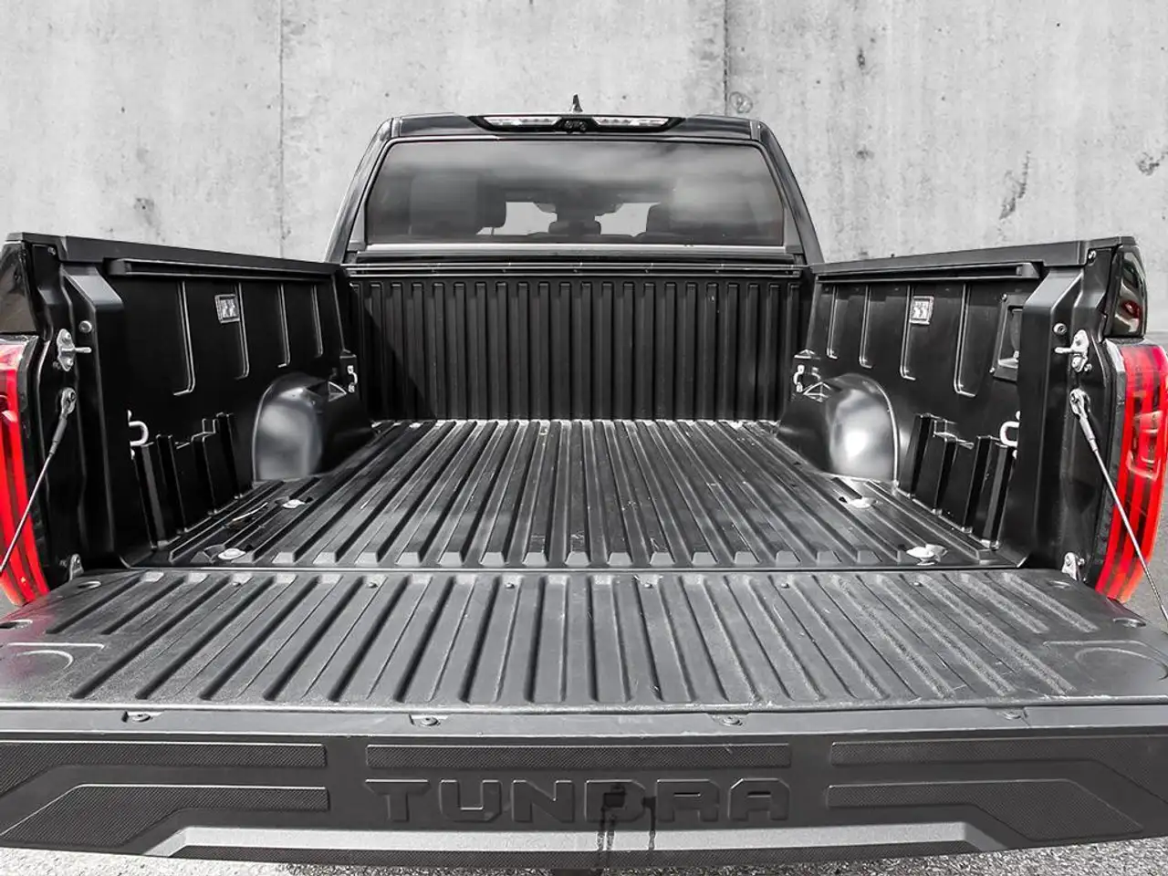 Toyota Tundra снимка Toyota Tundra
