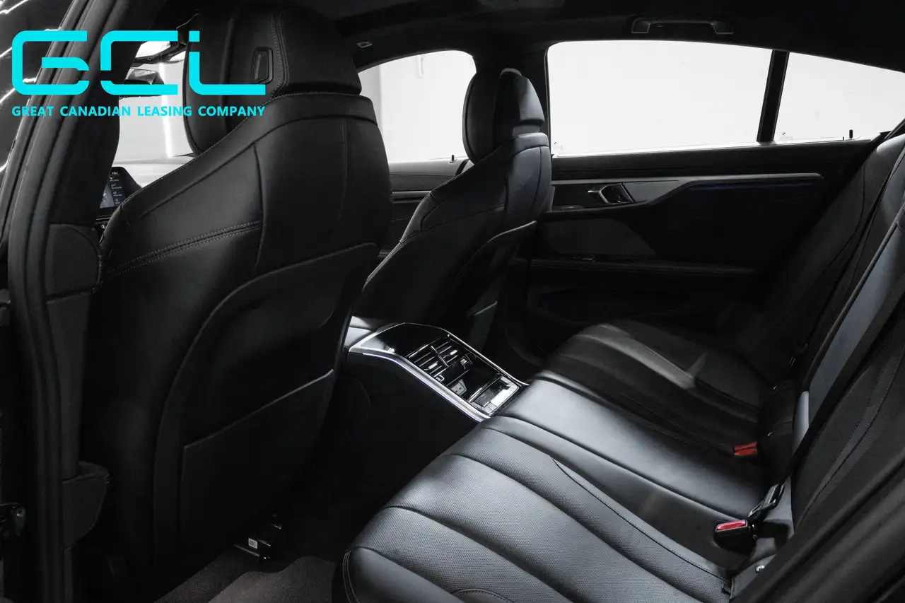 BMW 8 Series photo BMW 8 Series