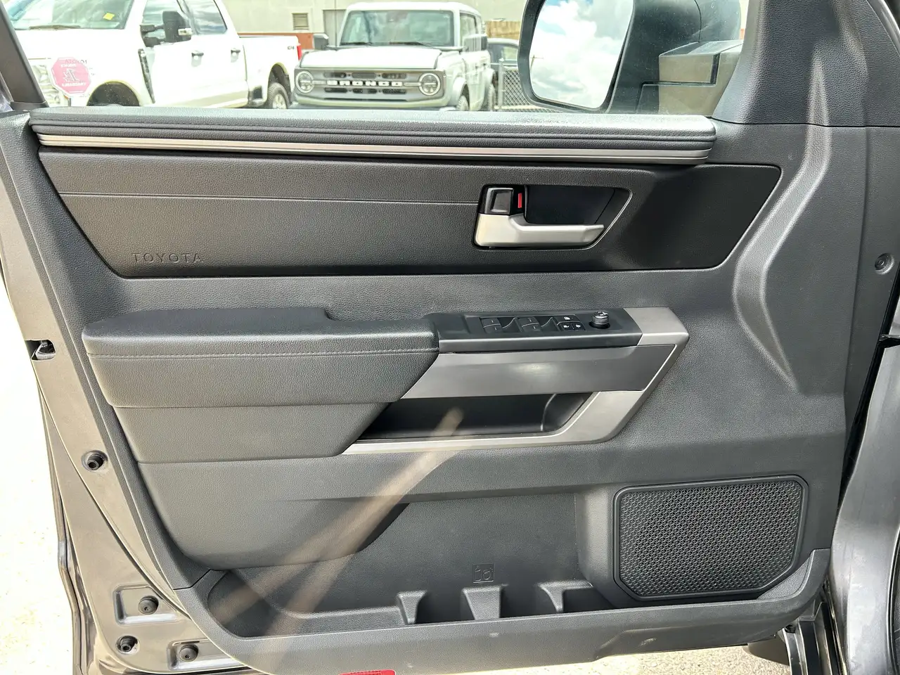 Toyota Tundra снимка Toyota Tundra
