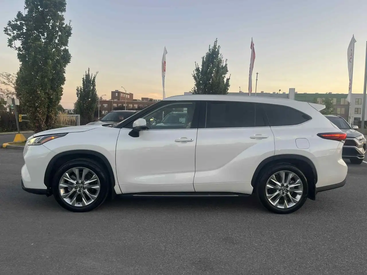 Toyota Highlander снимка Toyota Highlander