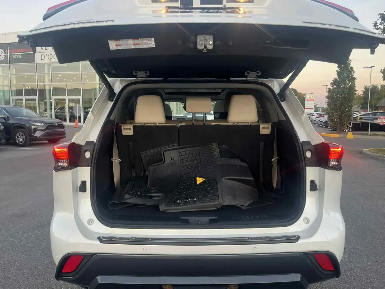 Toyota Highlander снимка Toyota Highlander