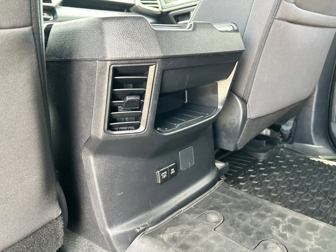 Toyota Tundra снимка Toyota Tundra