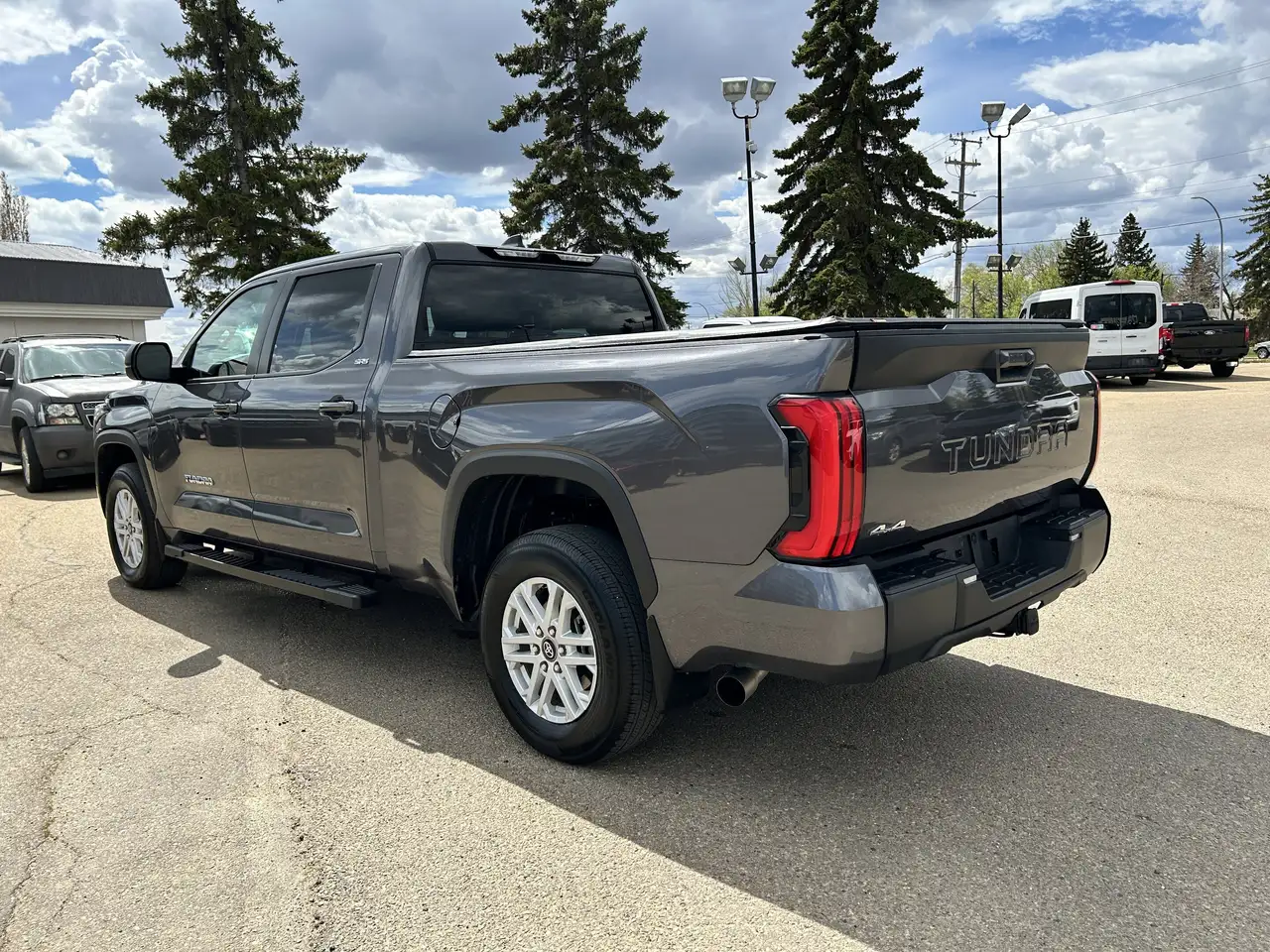 Toyota Tundra снимка Toyota Tundra