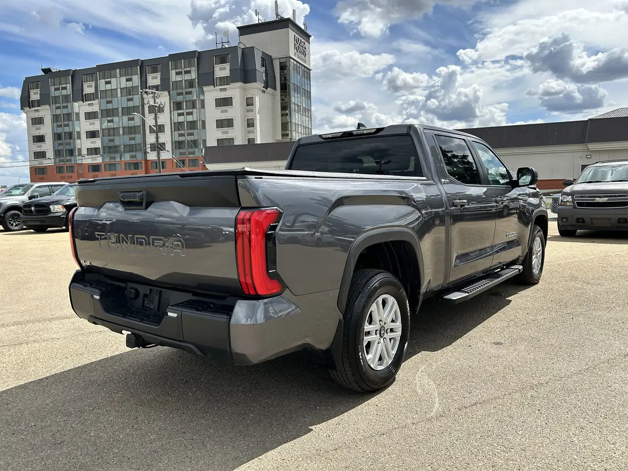 Toyota Tundra снимка Toyota Tundra