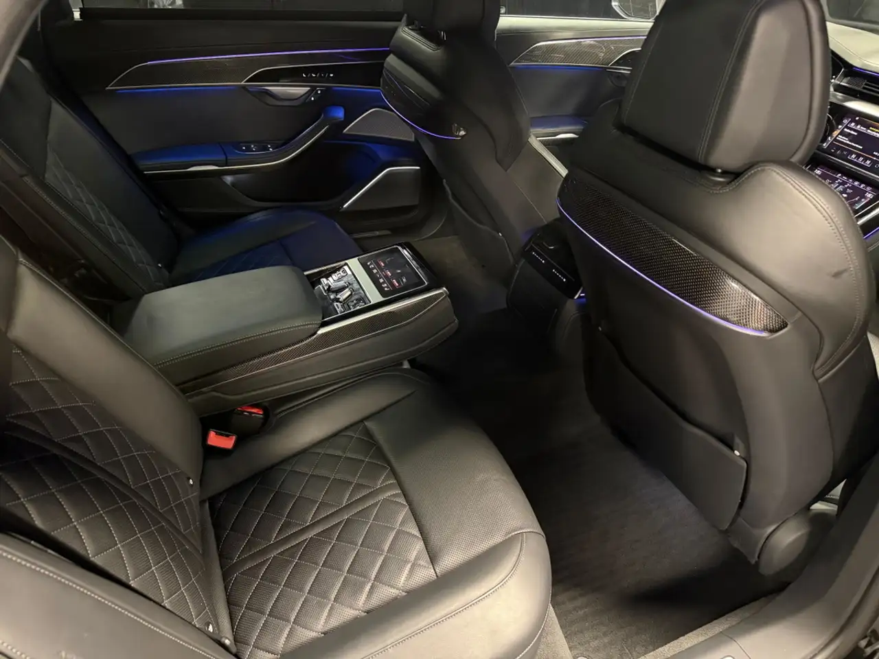Audi S8 снимка Audi S8