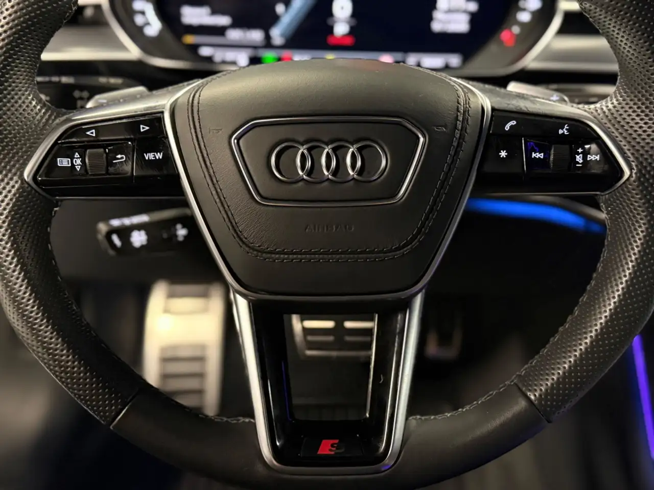 Audi S8 снимка Audi S8