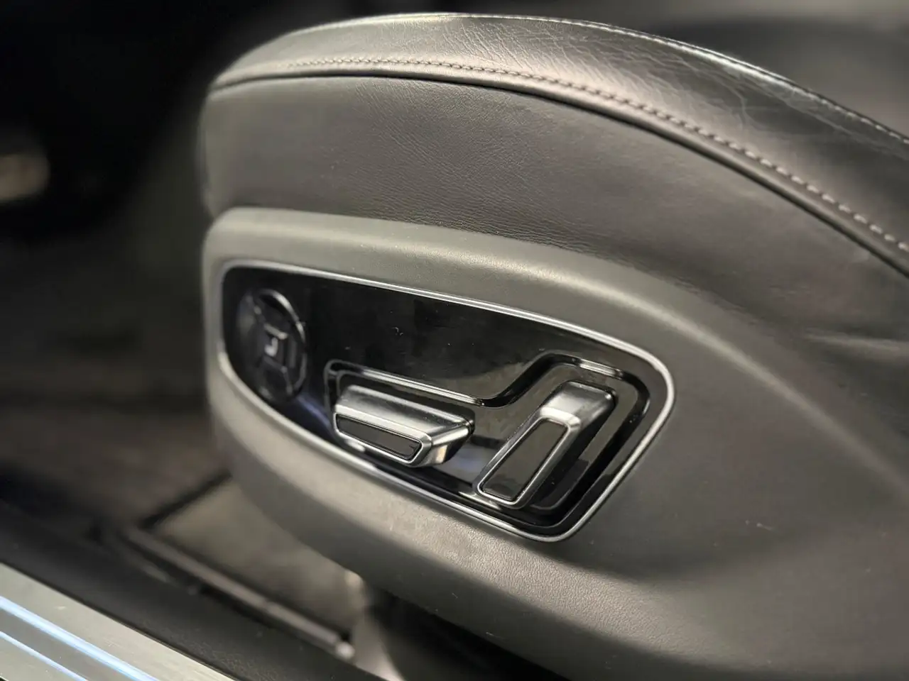 Audi S8 снимка Audi S8