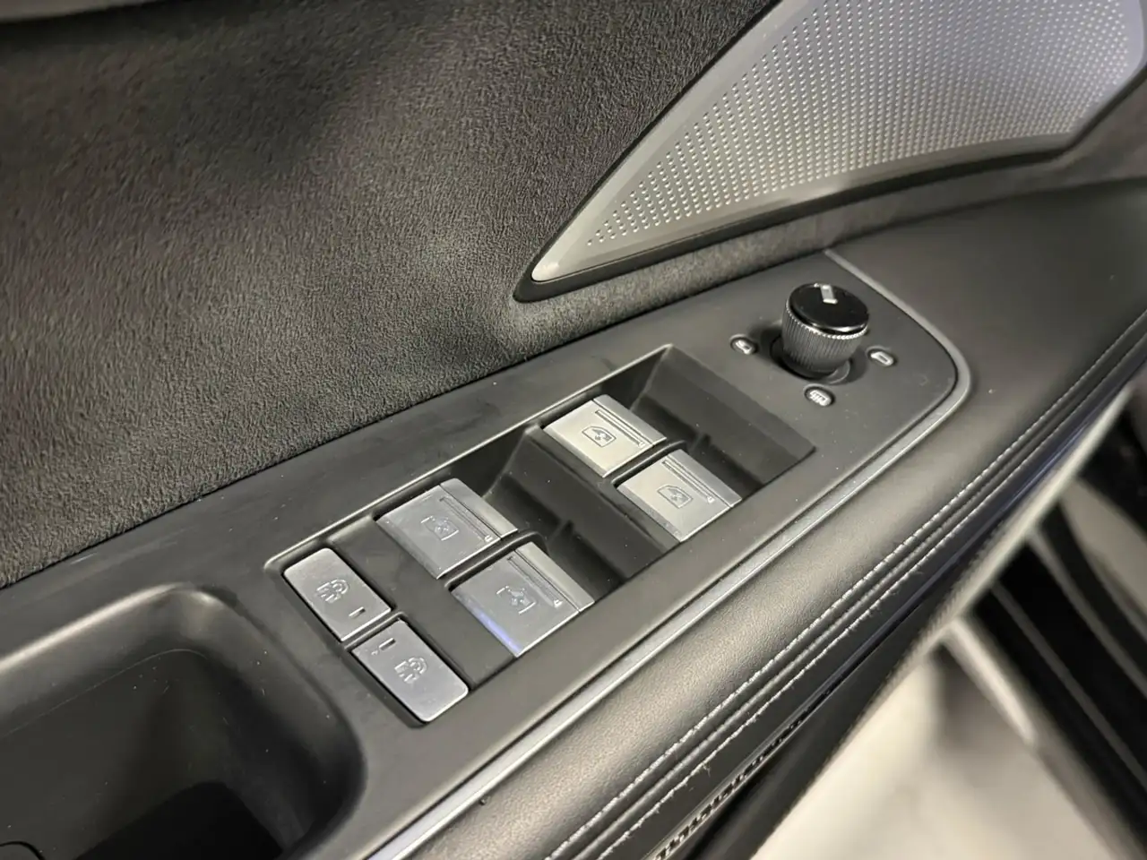 Audi S8 снимка Audi S8