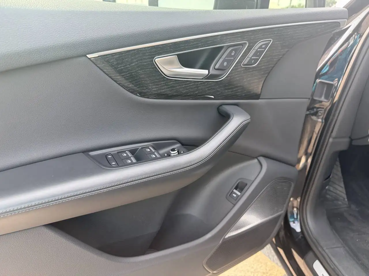 Audi Q7 снимка Audi Q7