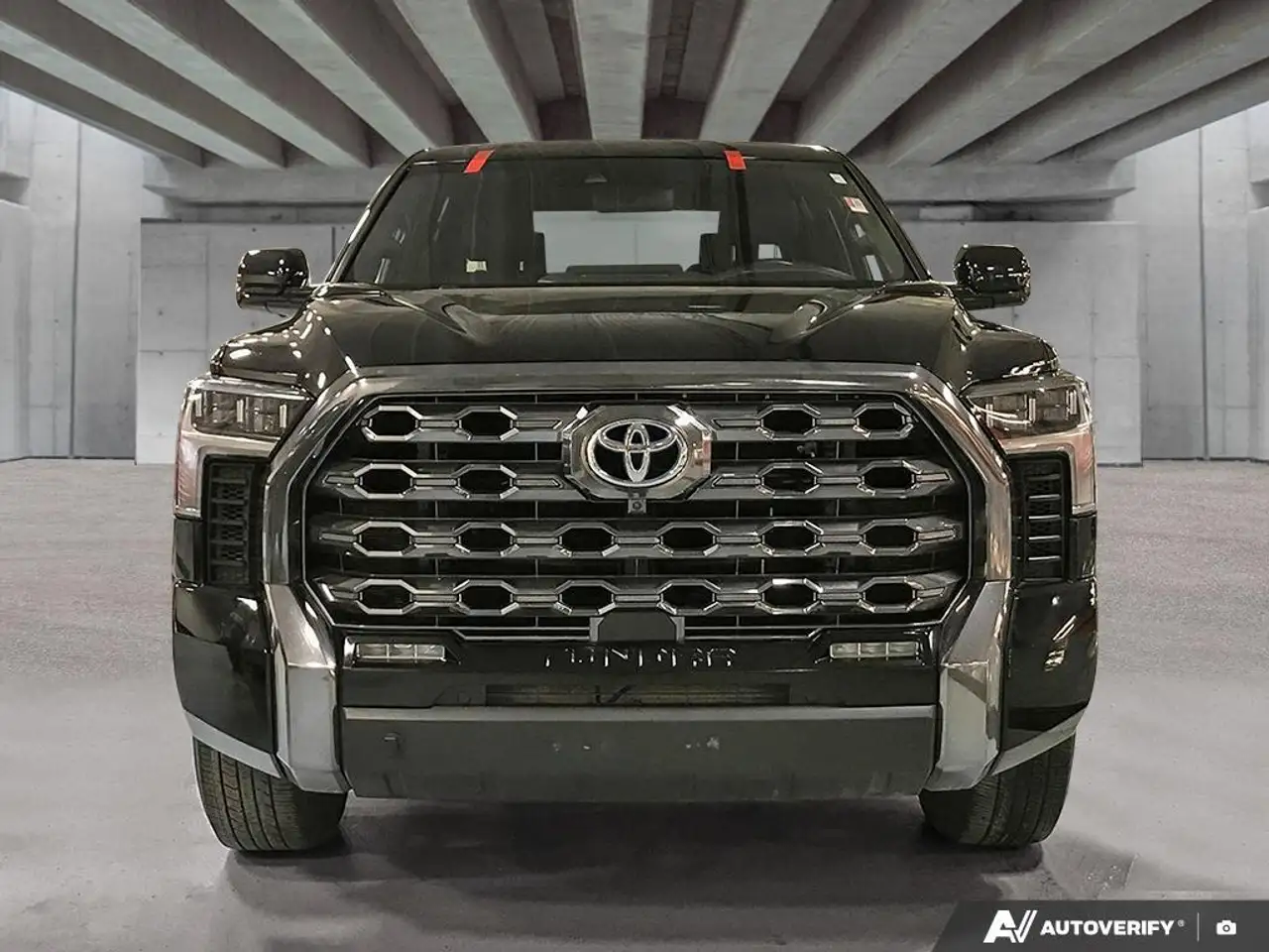 Toyota Tundra снимка Toyota Tundra