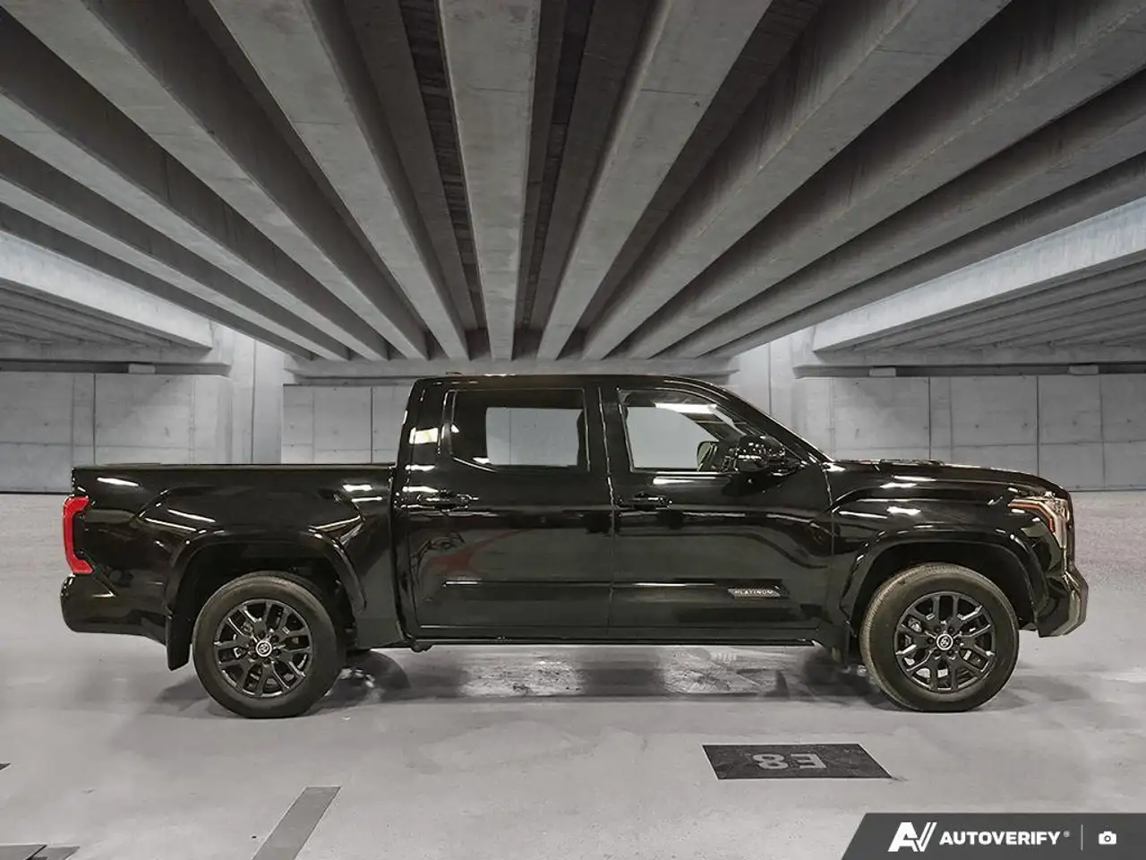 Toyota Tundra снимка Toyota Tundra