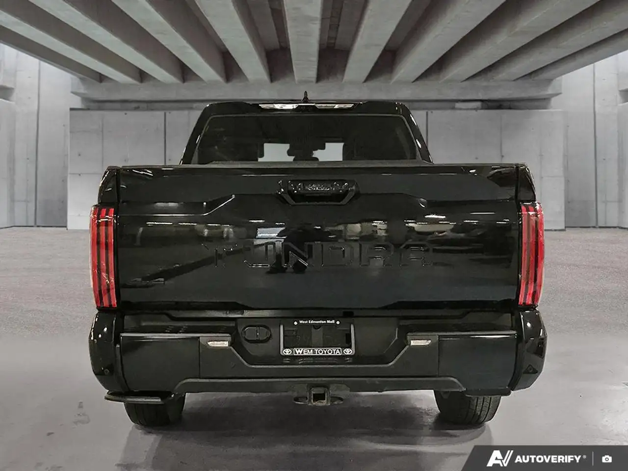 Toyota Tundra снимка Toyota Tundra