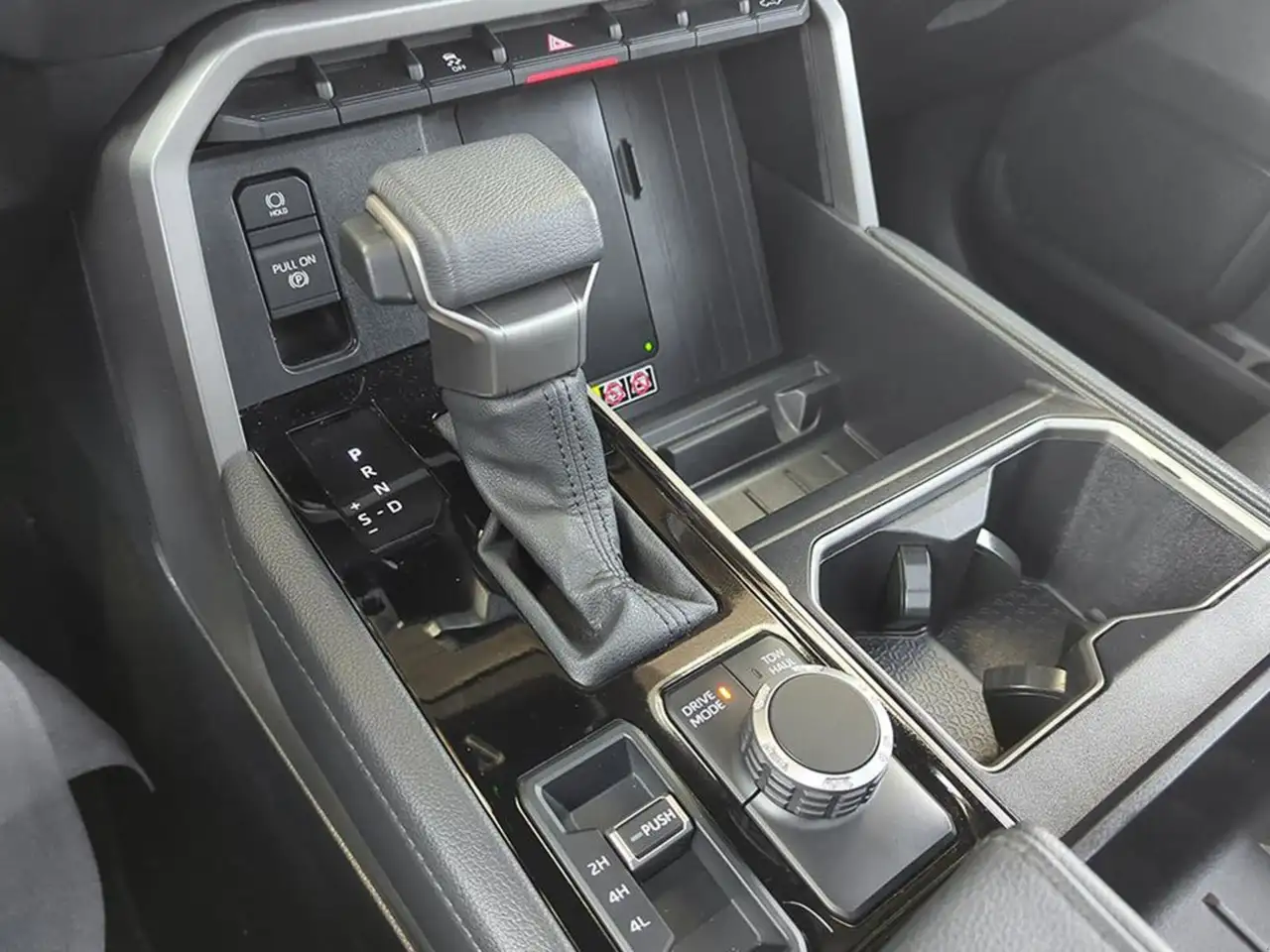 Toyota Tundra снимка Toyota Tundra