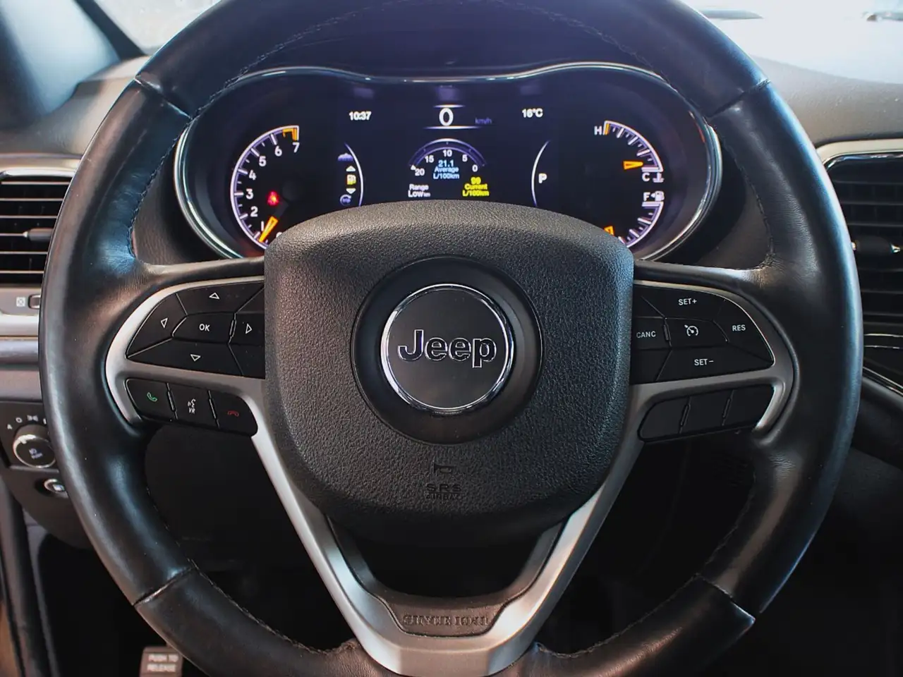 Jeep Grand Cherokee снимка Jeep Grand Cherokee