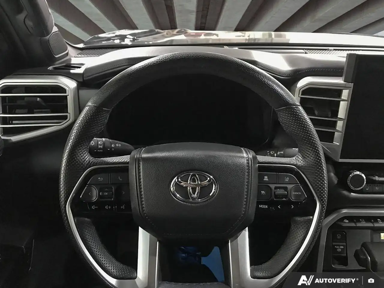 Toyota Tundra снимка Toyota Tundra