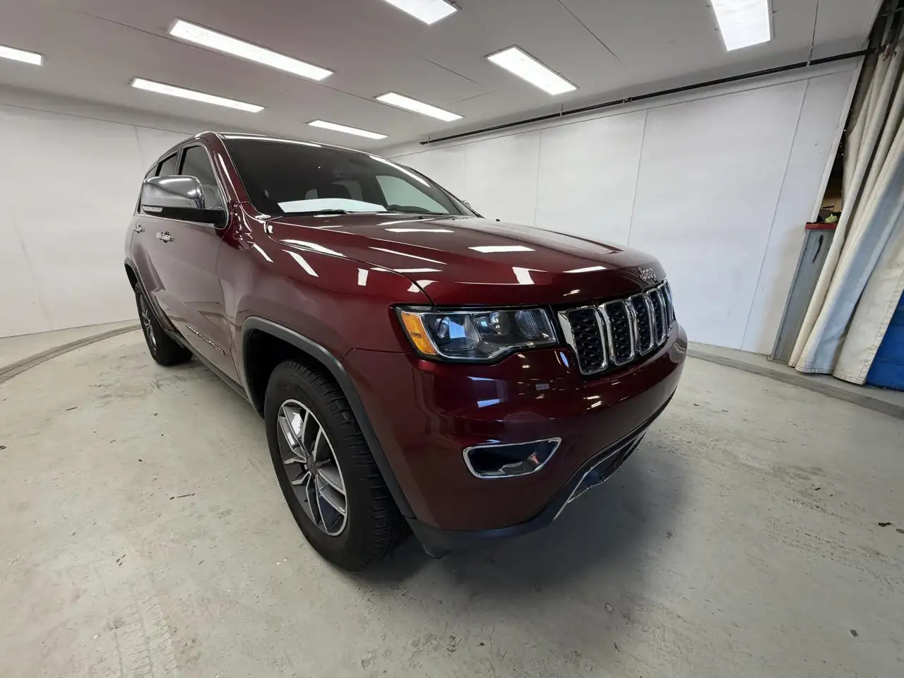 Jeep Grand Cherokee photo Jeep Grand Cherokee