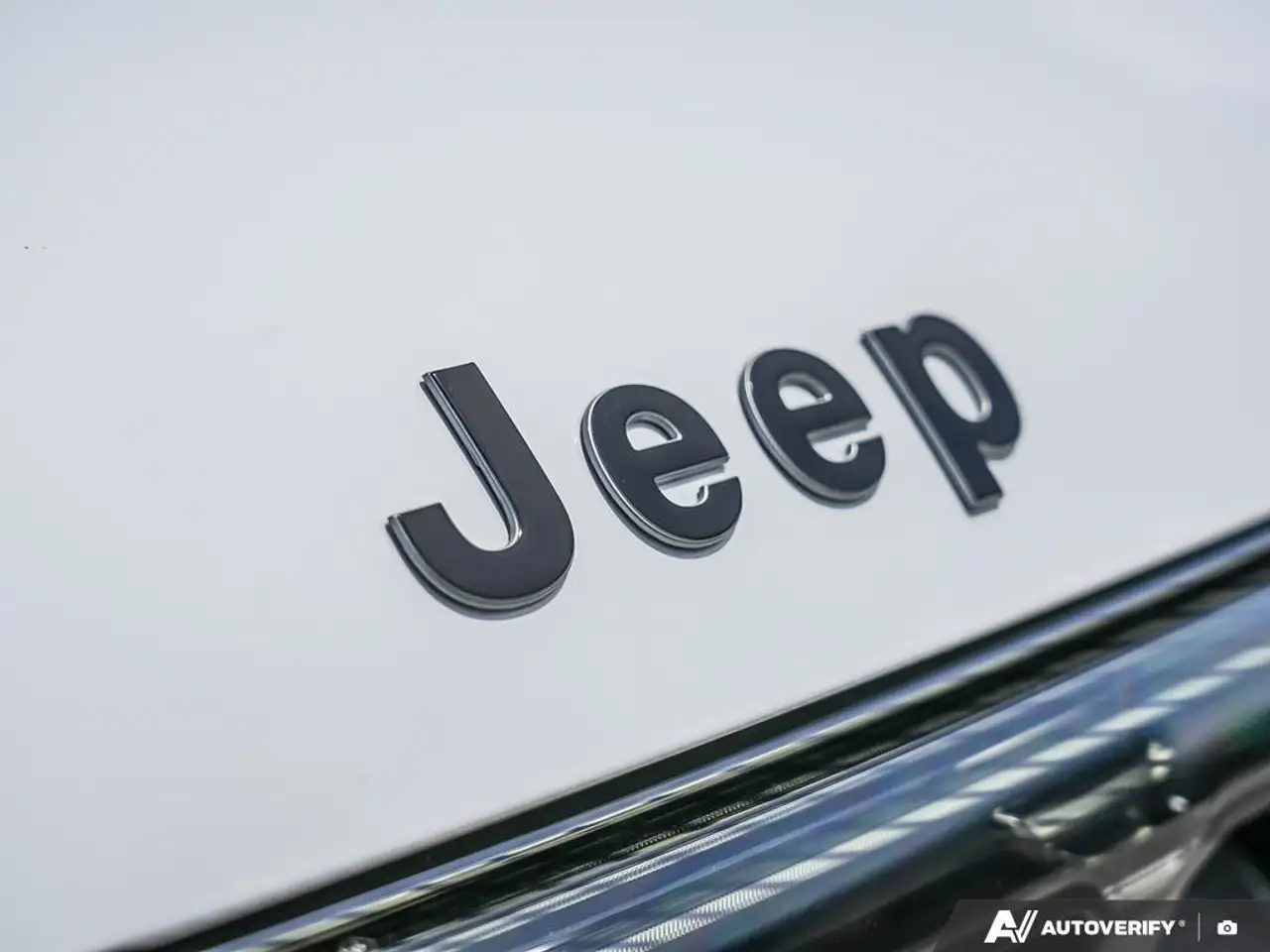 Jeep Grand Wagoneer снимка Jeep Grand Wagoneer