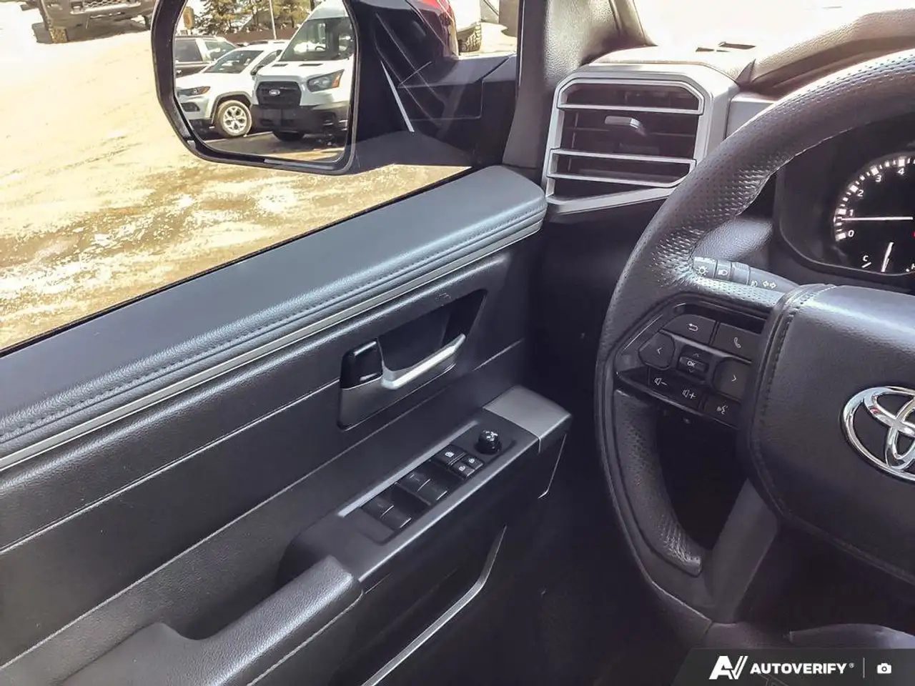 Toyota Tundra снимка Toyota Tundra