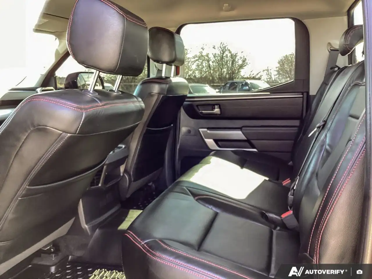 Toyota Tundra снимка Toyota Tundra