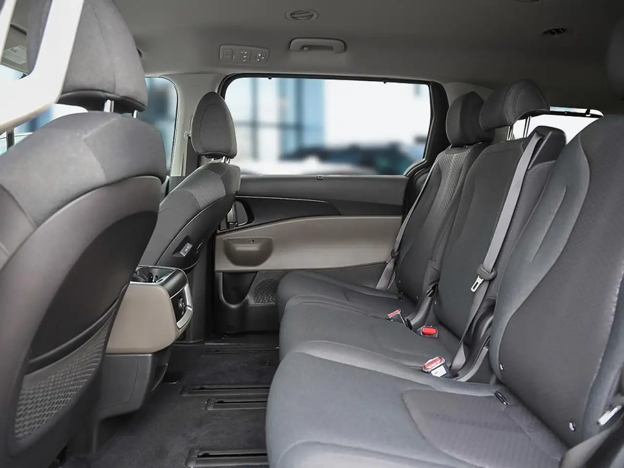 Kia Carnival снимка Kia Carnival