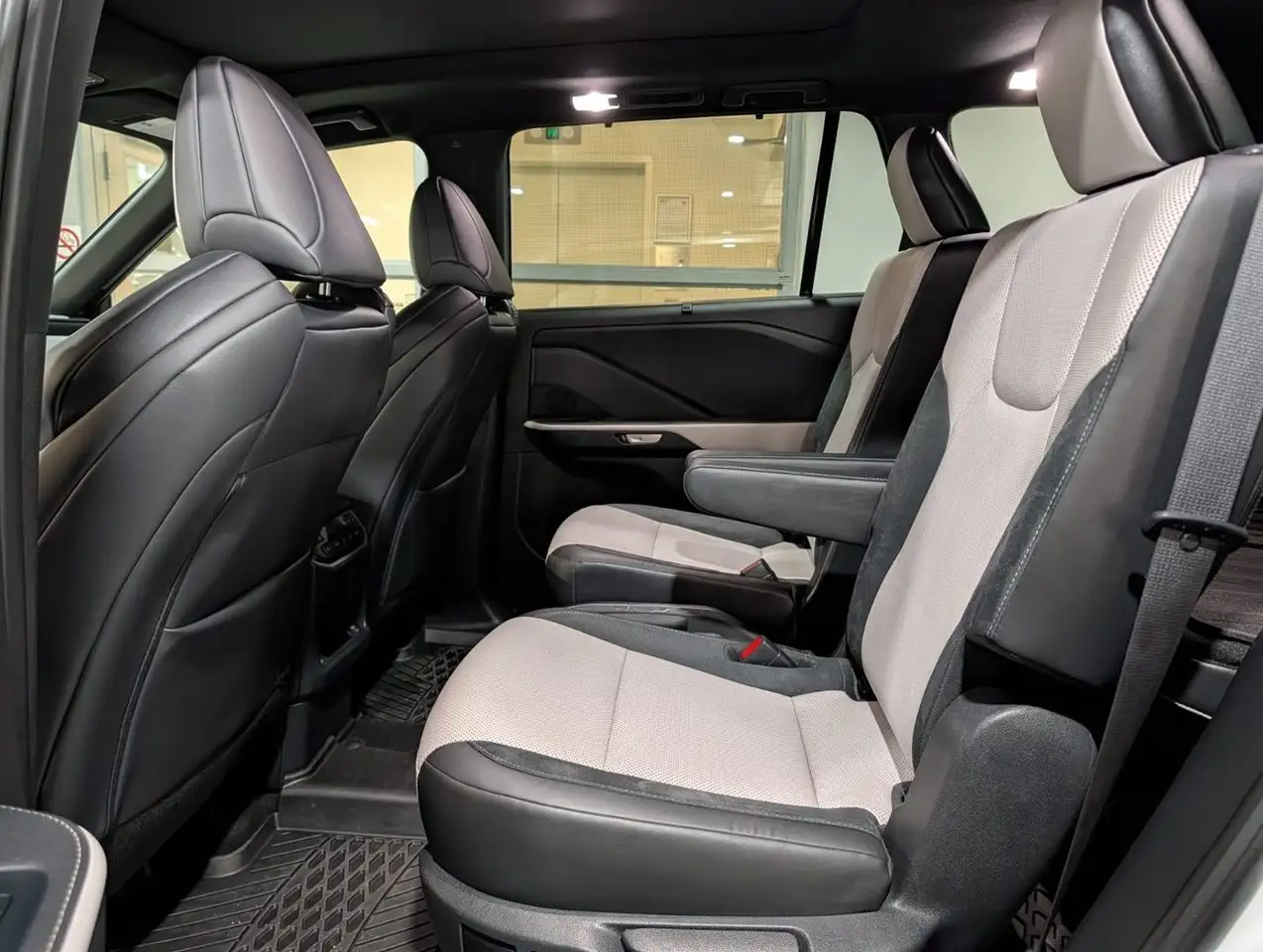 Lexus TX снимка Lexus TX