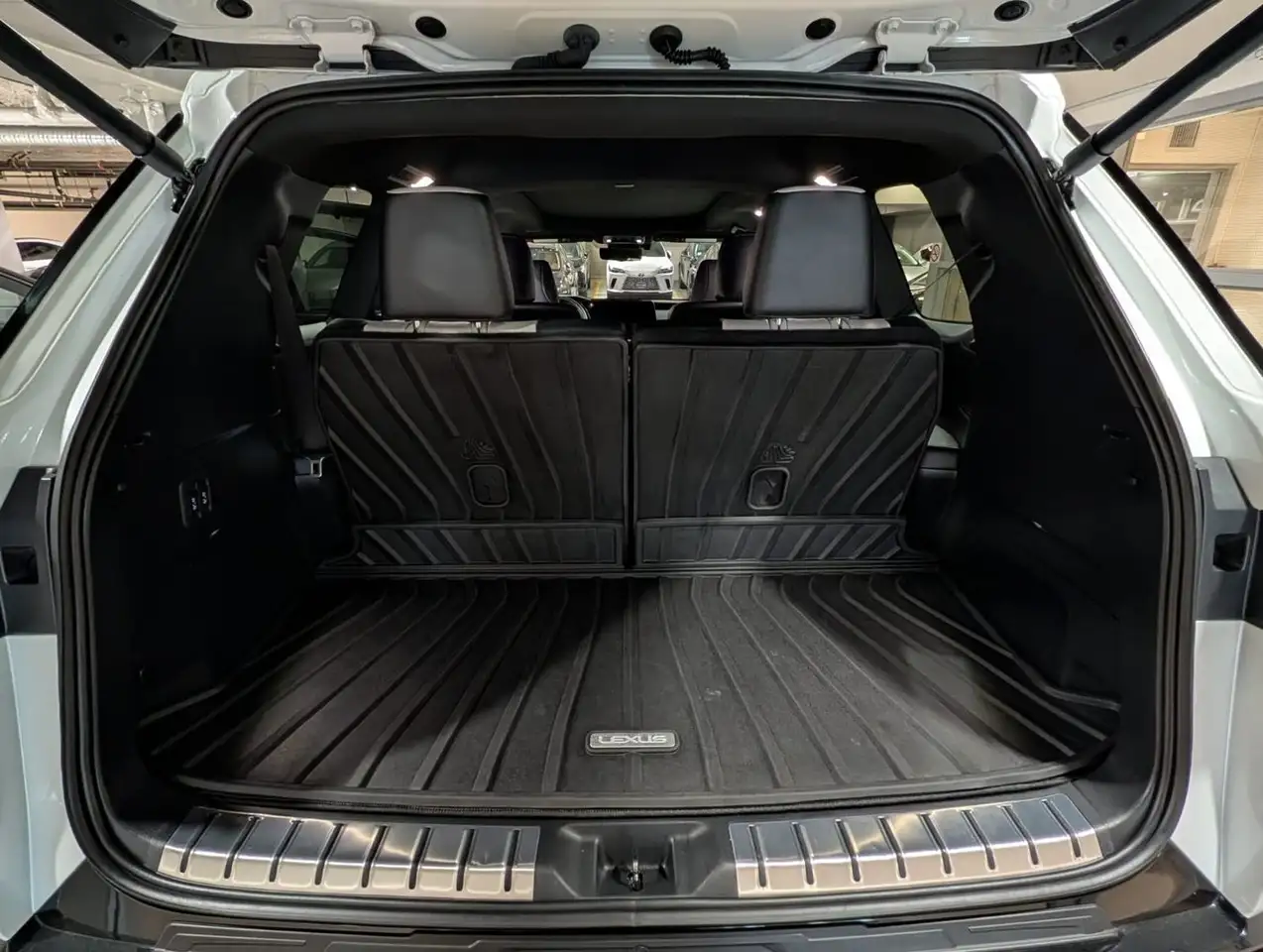 Lexus TX снимка Lexus TX