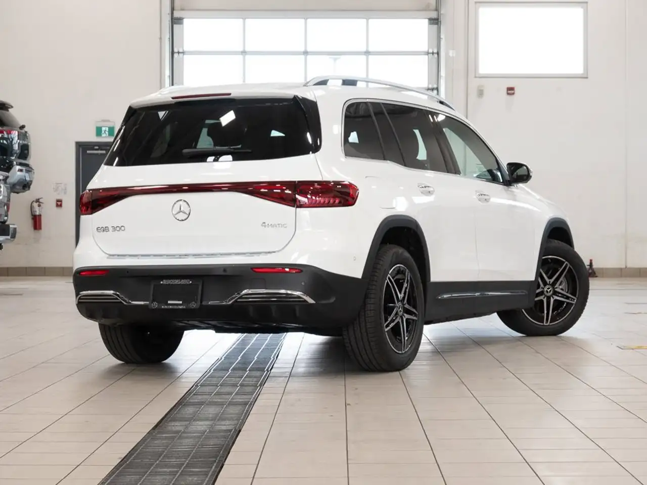 Mercedes-Benz EQB снимка Mercedes-Benz EQB