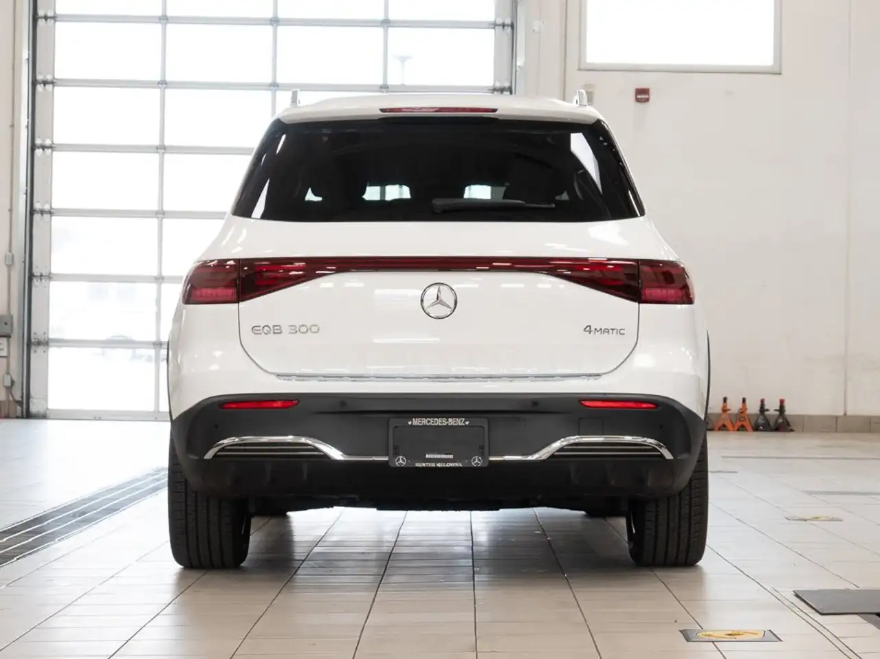 Mercedes-Benz EQB снимка Mercedes-Benz EQB