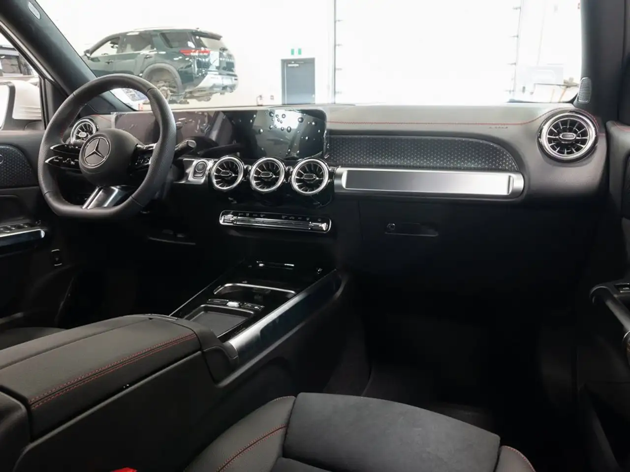 Mercedes-Benz EQB снимка Mercedes-Benz EQB