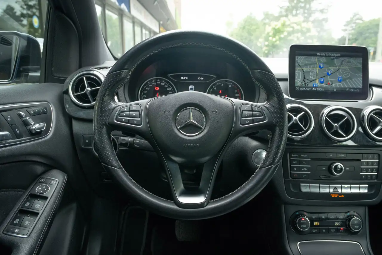 Mercedes-Benz B-Class photo Mercedes-Benz B-Class