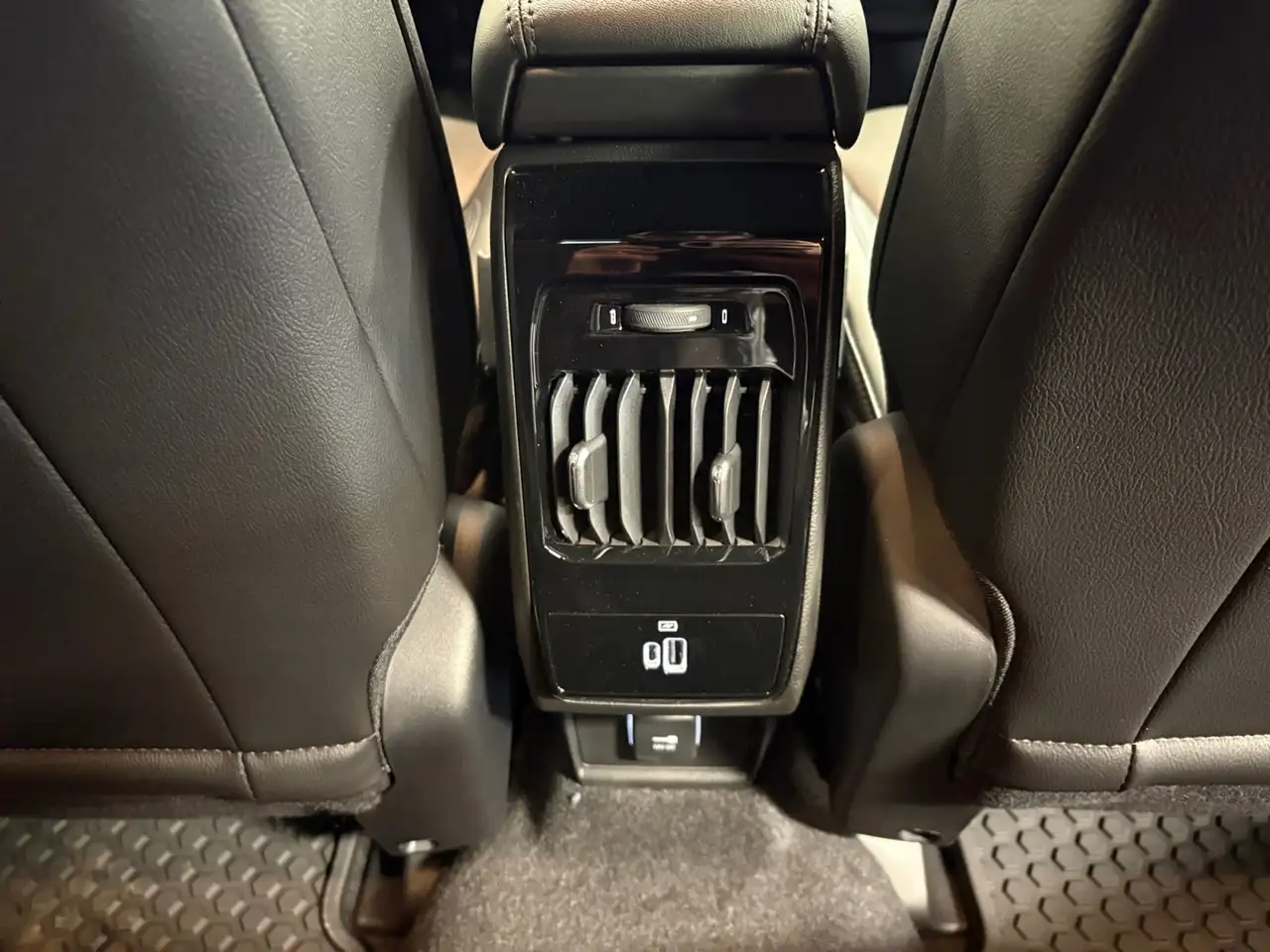 Jeep Compass photo Jeep Compass