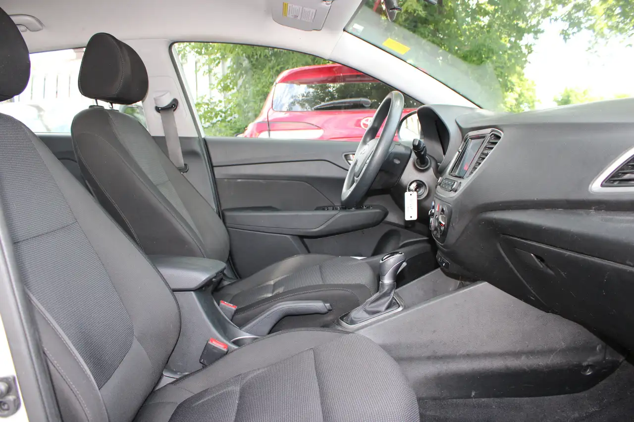 Hyundai ACCENT photo Hyundai ACCENT