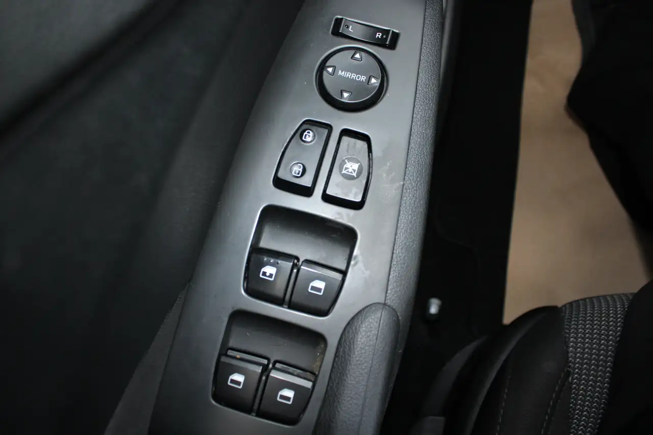Hyundai ACCENT photo Hyundai ACCENT