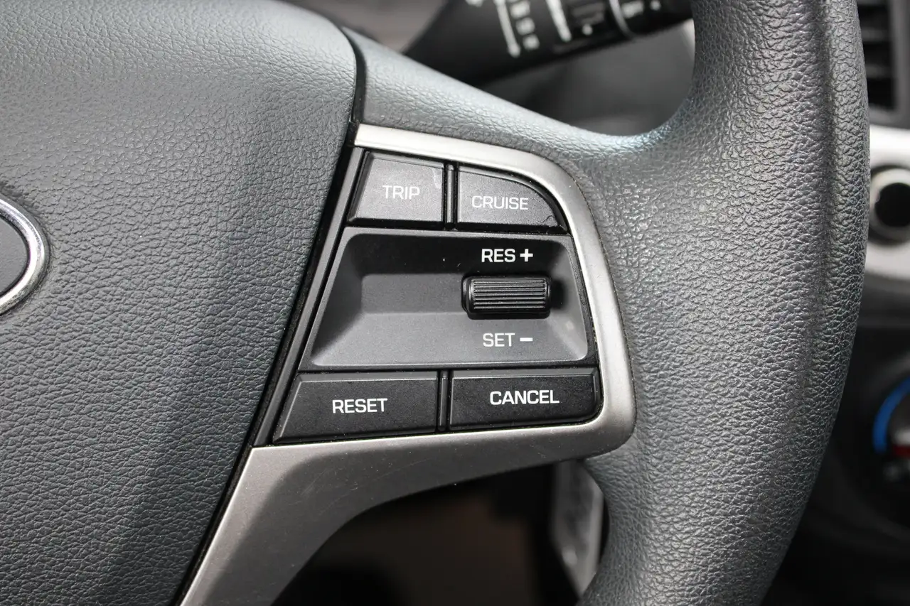 Hyundai ACCENT photo Hyundai ACCENT