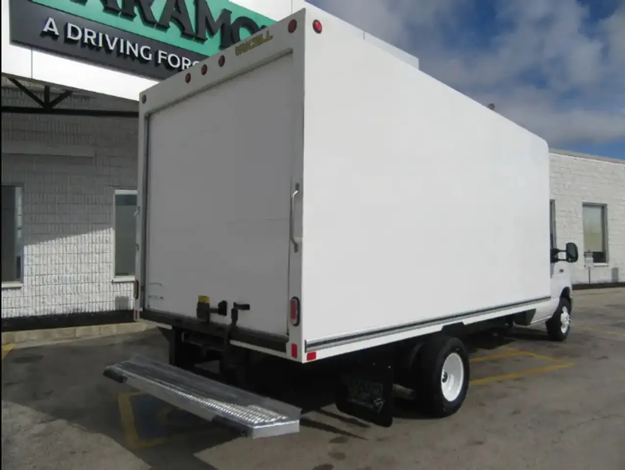 2023 Ford E-450