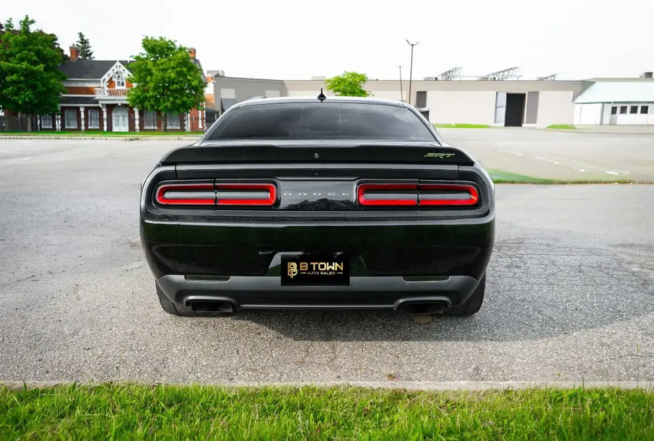Dodge Challenger снимка Dodge Challenger